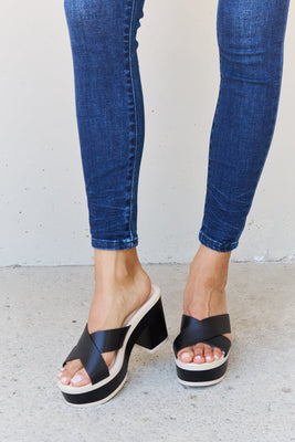 Contrast Platform Sandals in Black