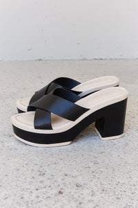 Contrast Platform Sandals in Black