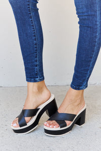 Contrast Platform Sandals in Black